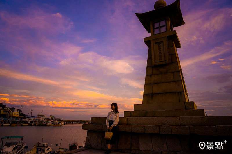 佇立在港邊的常夜燈，是日本現存江戶時代的常夜燈之最，更是鞆之浦極具代表性的地標。