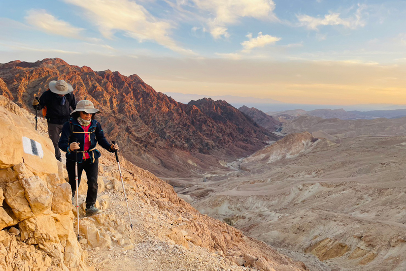 2024年初春，帶您走入以色列國家步道南端的內蓋夫沙漠區段，健行於乾漠之上的山岳與河谷。(圖 / 元本旅遊，以下同)