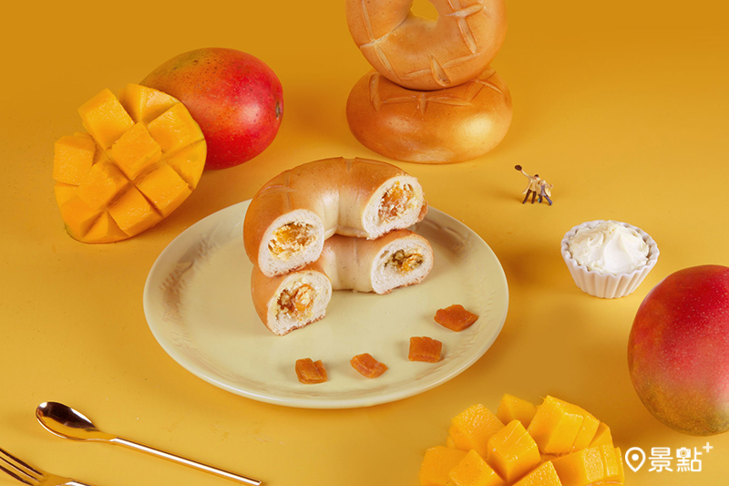 好丘芒果季全新創作，芒果香草乳酪貝果。