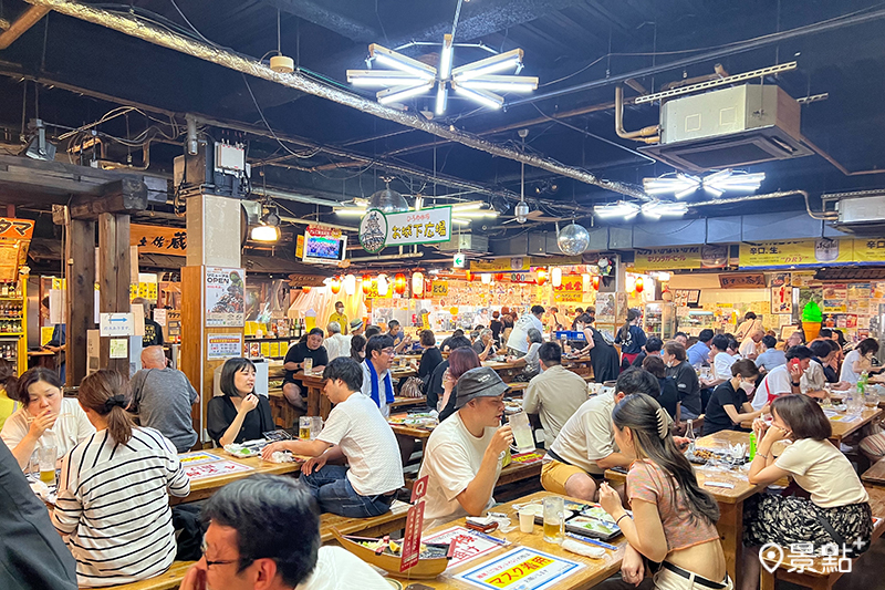 「弘人市場」匯聚縣內各地美食，是縣民美食廚房。