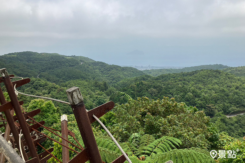 景觀台上可遠眺龜山島、蘭陽平原等美景。