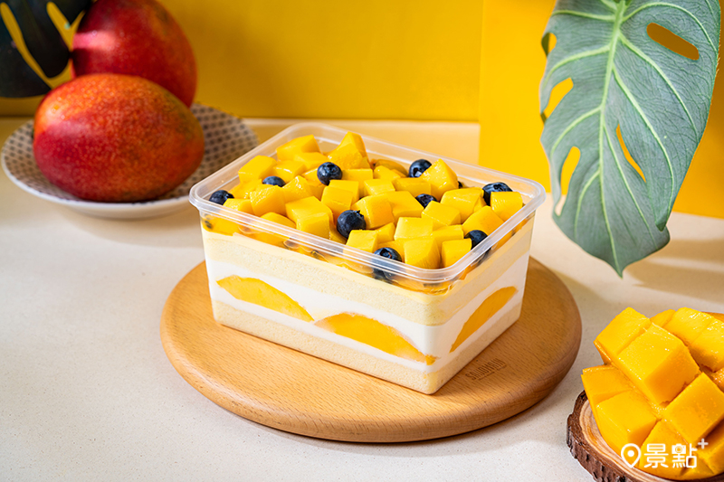 「鮮芒果奶油起司盒」抹入法式奶油起司，大量芒果塊及百香果醬堆疊出爽口的夏日風味。