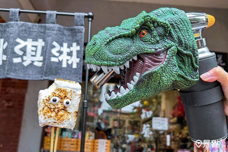 超吸睛的恐龍噴火炙燒棉花糖冰淇淋免飛韓國，在北市迪化街就能吃得到！（圖／1544_cassie，以下同）
