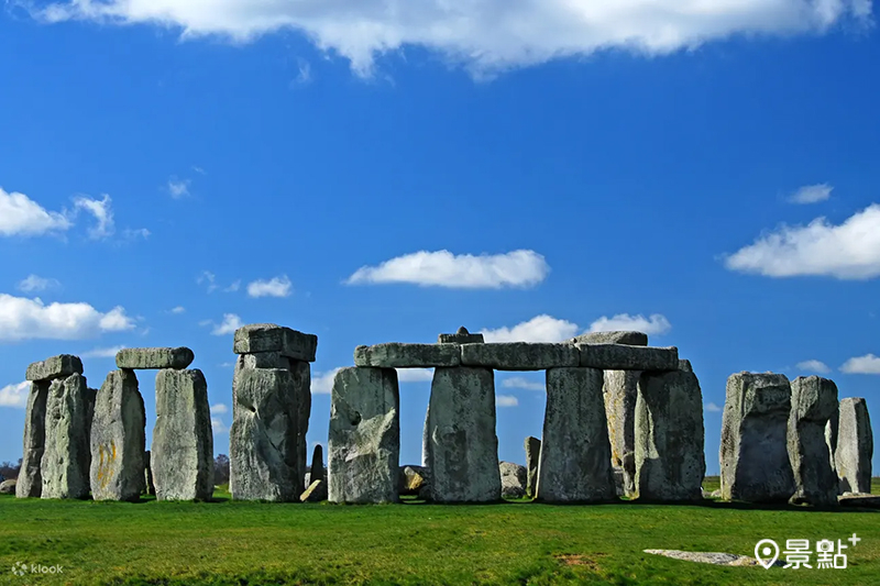 參加英國巨石陣一日遊，在導遊陪同下探訪擁有5,000多年歷史的史前遺跡巨石陣。