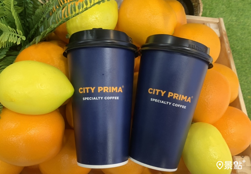 7-11精品咖啡「CITY PRIMA」推出「橙香陽光」、「檸靜時光」兩款小農水果冰磚咖啡。(圖／景點+ 張盈盈，以下同)