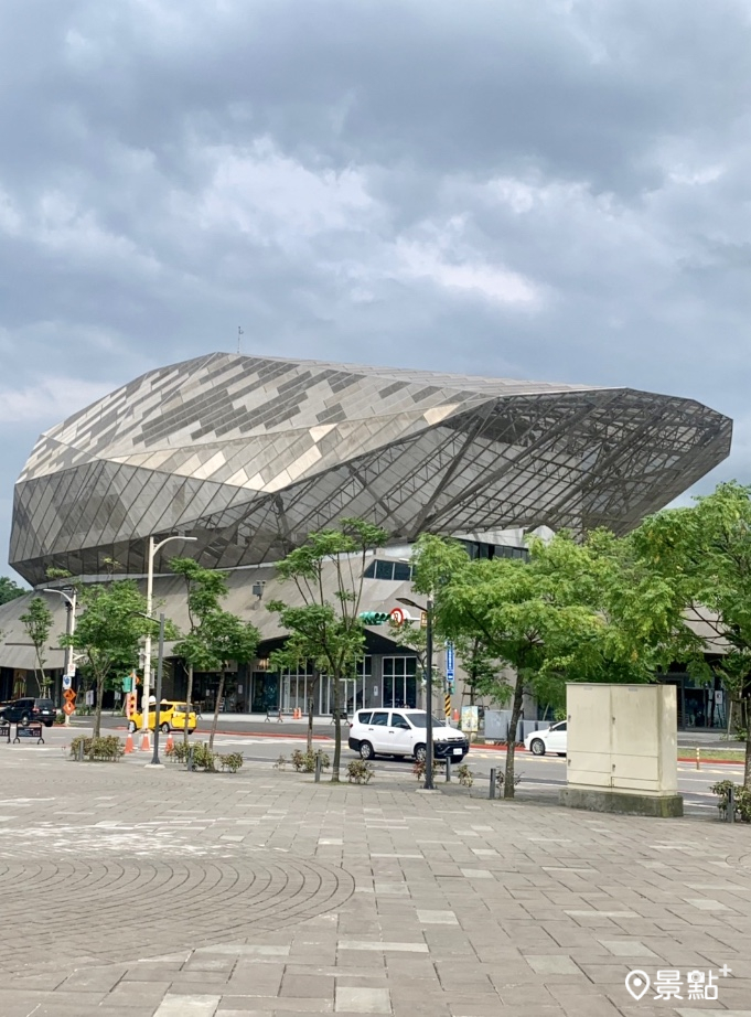 台北流行音樂中心園區裡的「產業館」外觀。