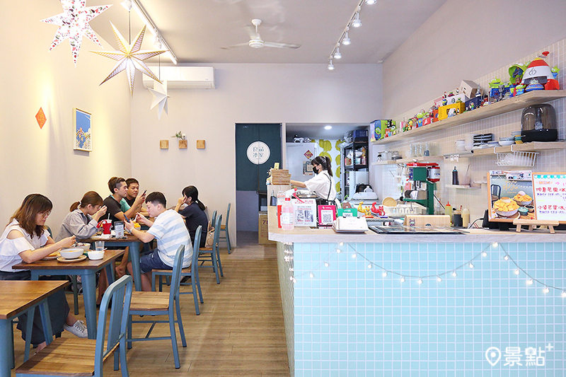 「良品冰室」是鳳山區的熱門冰店，家庭客、情侶、學生、甚至在附近冰店工作的阿姨都會來光顧。