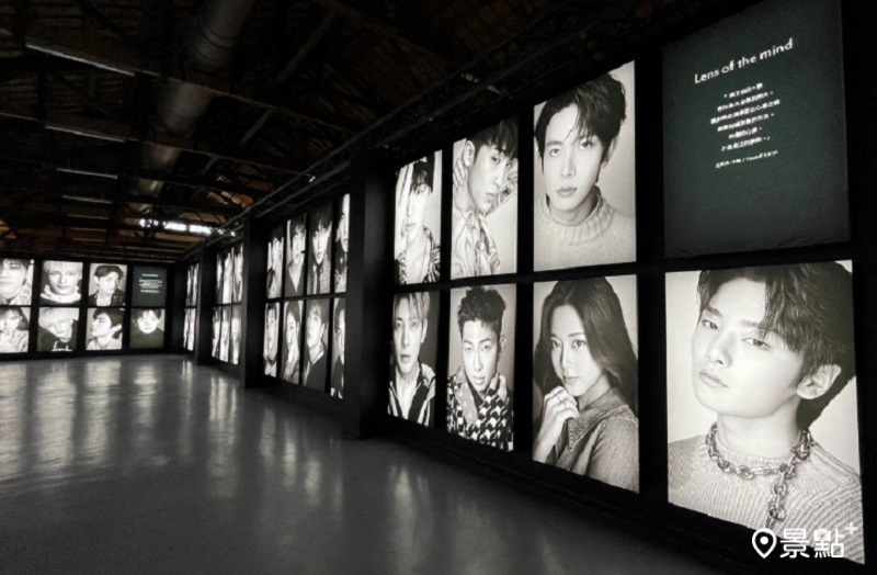 K-POP偶像們透過黑白大型畫報展現單色攝影的影像質感，氛圍感拉滿。（圖／景點+ 陳書虹）
