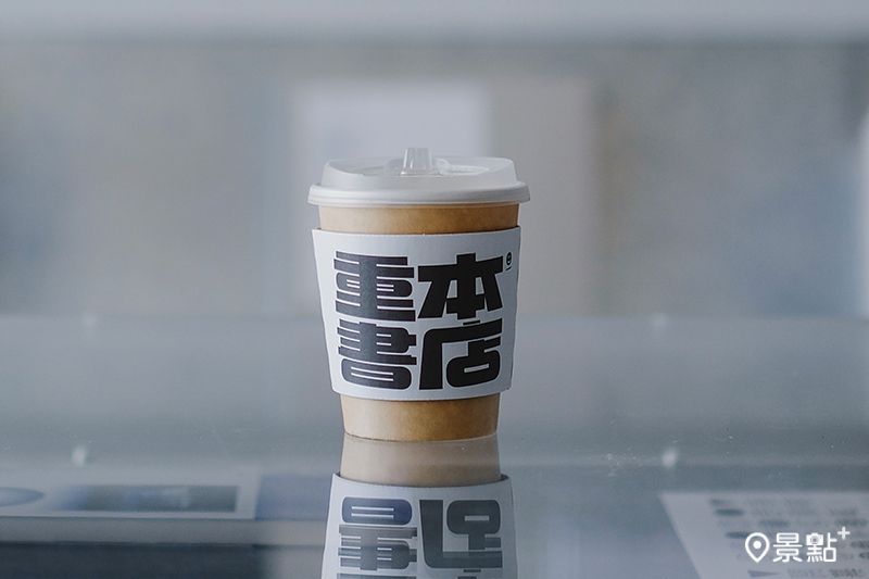 持「拿鐵衝浪 PASS」可以喝遍全台 80+ 精品、手沖及特色獨立咖啡店，從白天到夜晚浪遊咖啡世界。 （圖／Flavor 風格美食指南，以下同）