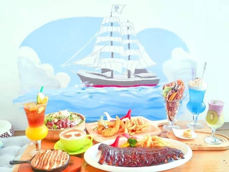 「夢想地圖Café海景會館」的餐點與壁畫，值得拍照打卡。（圖／夢想地圖Café海景會館）