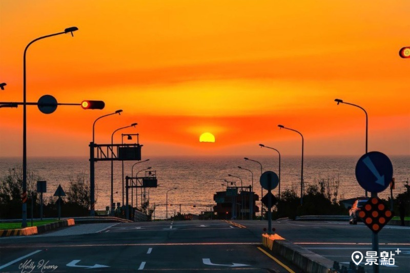 落日大道在沒有人車干擾的情況，能看到夕陽緩緩落入海平面之下的美麗景色。（圖／ molly888666)