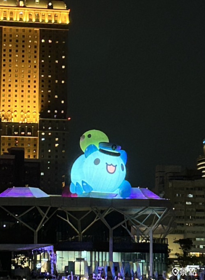 貓貓蟲卡波大型氣球萌現愛河灣。（圖 / 景點+ Yaw)