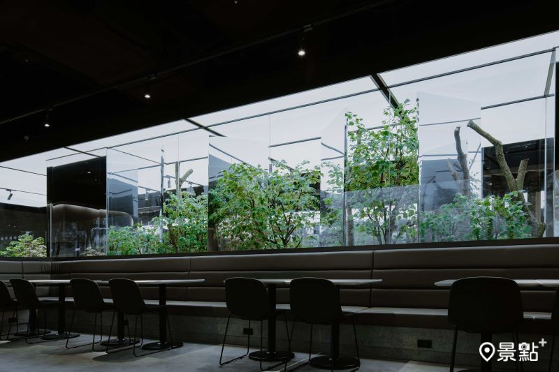 貳樓台中秀泰文心店充滿綠意的用餐區域。