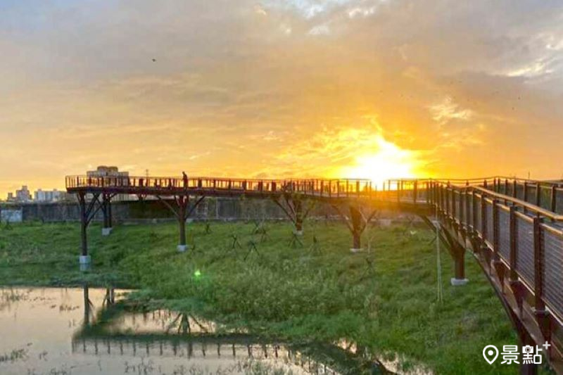 在雙溪濕地公園的展望平台，可欣賞夕陽美景。（圖／台北市政府）