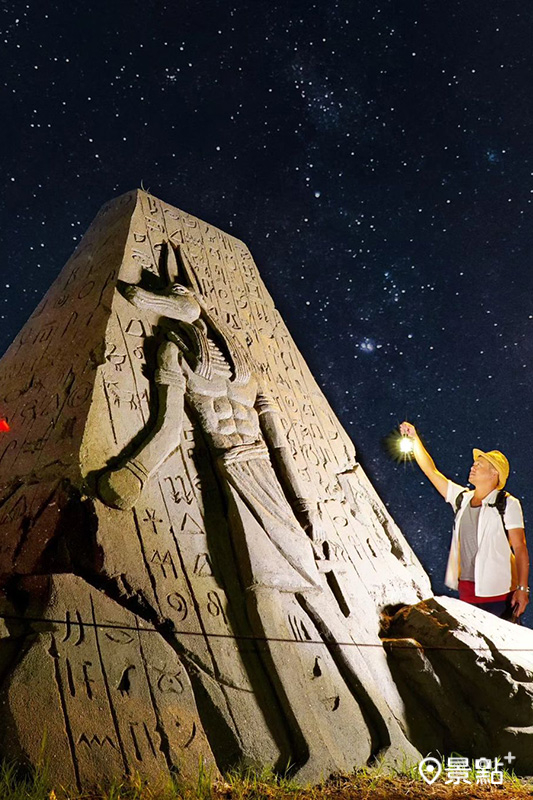 埃及展區的作品充滿金字塔神秘元素，包括阿努比斯、法老王、聖甲蟲等。