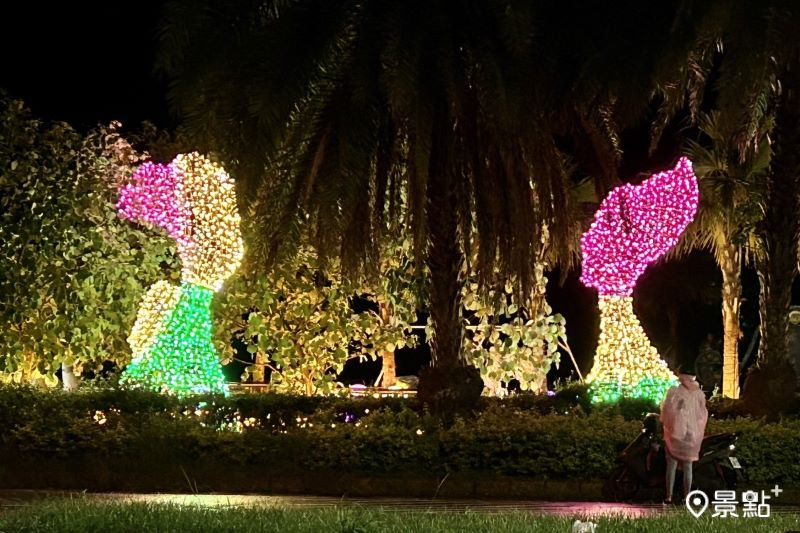 夜間「富麗花園 女王盛宴」造景。