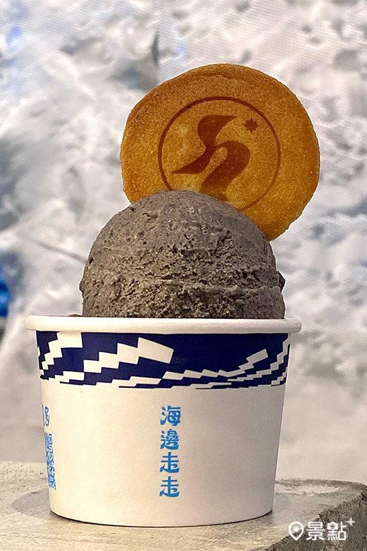 武昌門市限定「水泥冰淇淋」Gelato，展現香醇芝麻經典風味。