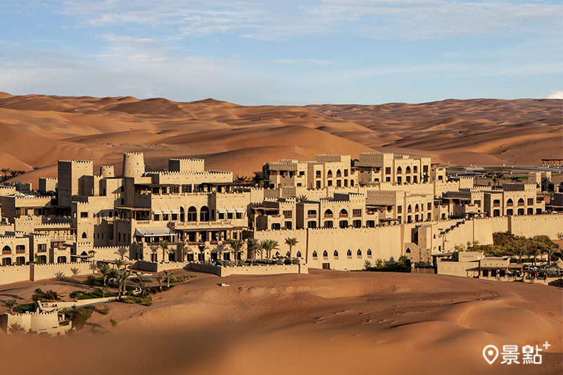 蓋斯爾奧薩拉安納塔拉沙漠度假酒店位在阿拉伯聯合大公國阿布達比一處沙漠綠洲。