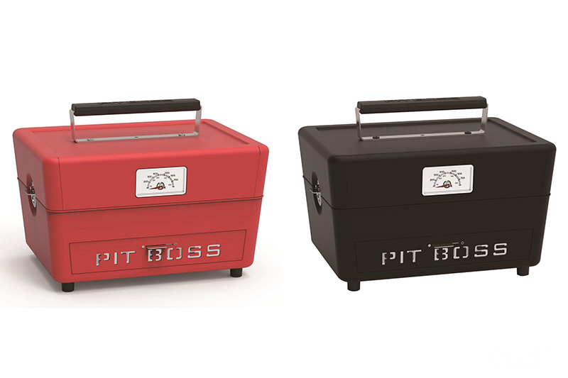 Pit Boss 便攜式烤肉爐共有紅黑兩色可選擇。