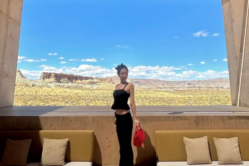 BLACKPINK Jennie分享多張在沙漠飯店度假的照片，地點就在安縵奇嶺Sarika營地。（圖／jennierubyjane）