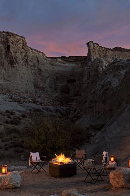 「安縵奇嶺Sarika營地」夜景。（圖／Camp Sarika by Amangiri）