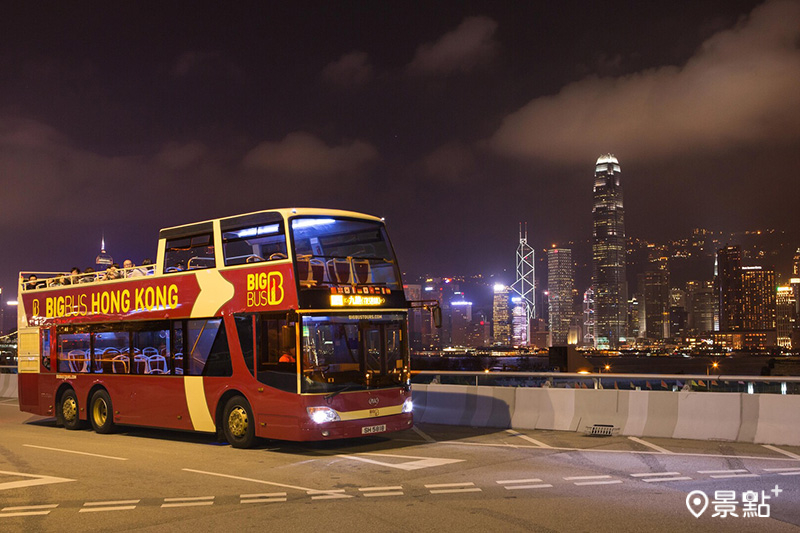 雙層巴士夜遊香港優惠，旅客可於傍晚六點後，在相關的路線總站現場購票，只需港幣20元。