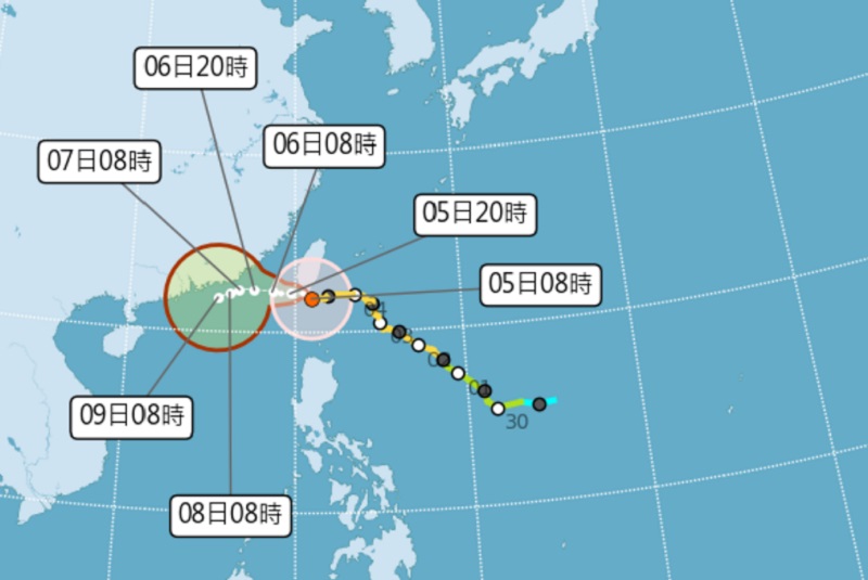 小犬颱風掠過鵝鑾鼻立即出海！暴風圈籠罩三分之二個台灣強風已達14級