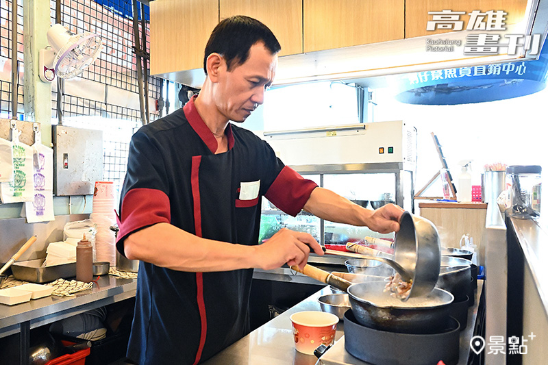 老闆蔡昇年擁有中西餐飲主廚經歷，主打海鮮飯湯叫好又叫座。