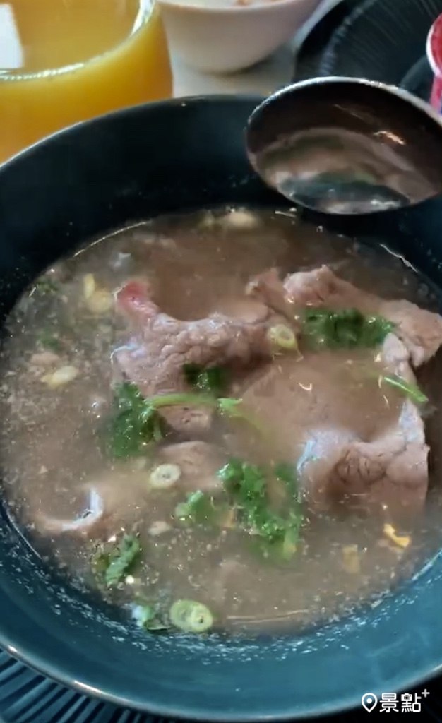 現燙牛肉湯。(圖 / 景點+ 張盈盈)