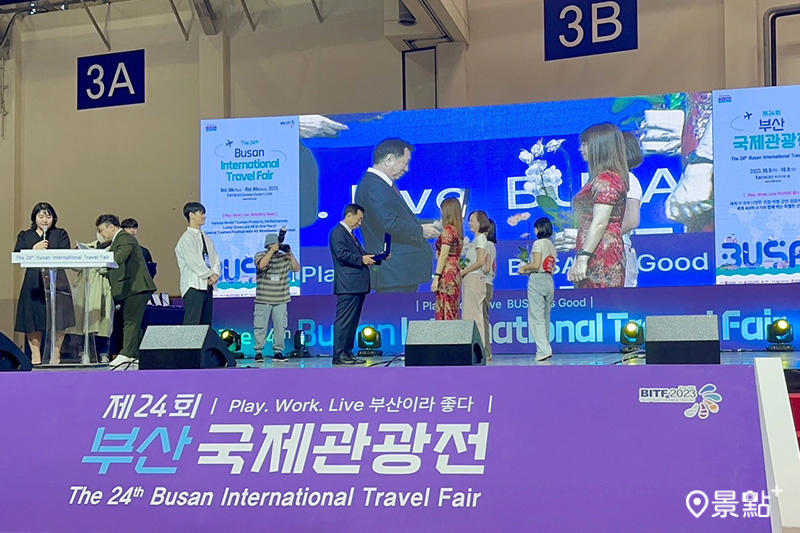 南市觀旅局參加2023釜山國際旅展榮獲「最佳展位行銷獎」。
