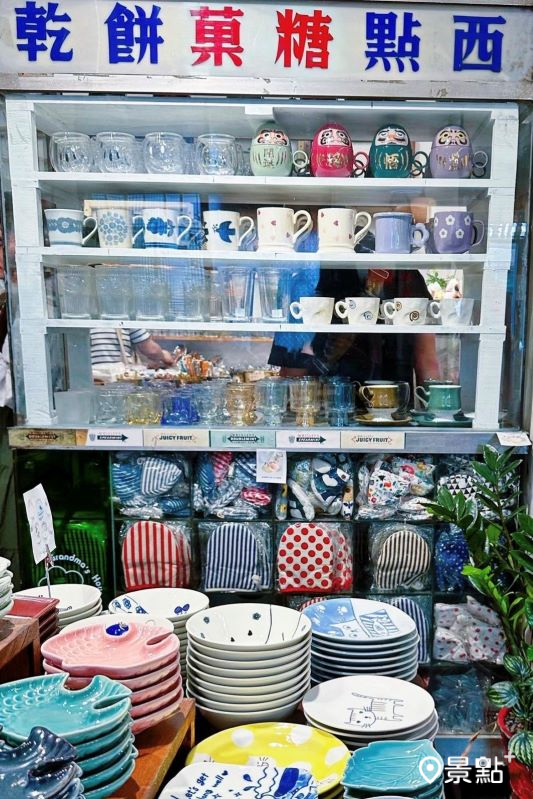 「碗容奶奶家」店內可見許多日本器皿、陶瓷。（圖／v_trip_923，以下同）