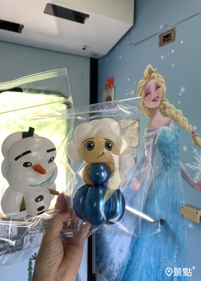 環島之星列車上有手作迪士尼人物造型氣球提供給旅客，深受大朋友、小朋友喜愛！（圖／景點+ 張盈盈)