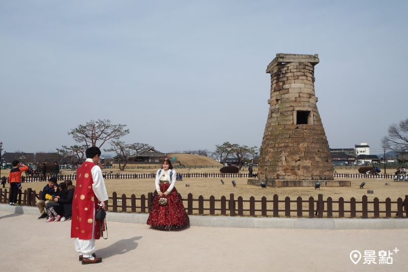 在瞻星台會有不少人換上韓服在這裡遊逛、拍照。（圖／景點+ 張盈盈）