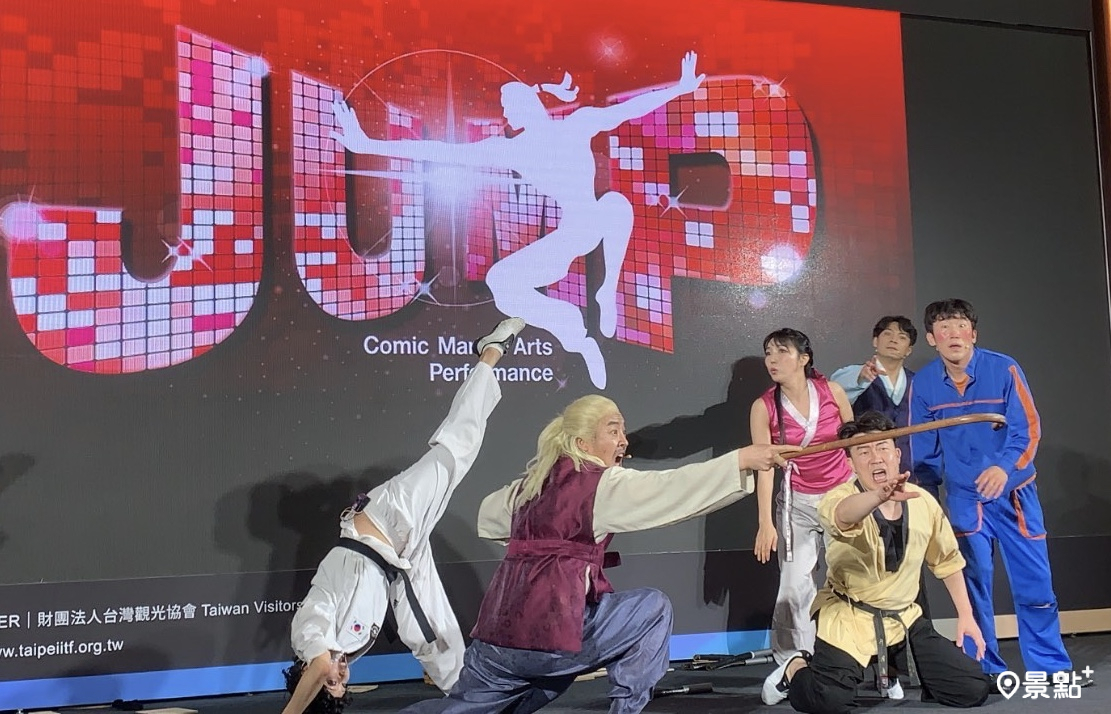 韓國人氣表演團體JUMP於主舞台區表演。