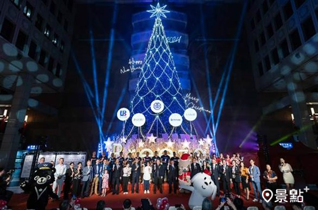 聖誕樹收集！23米全台最高室內聖誕樹 75000顆聖誕燈泡超越紐約洛克菲勒聖誕樹
