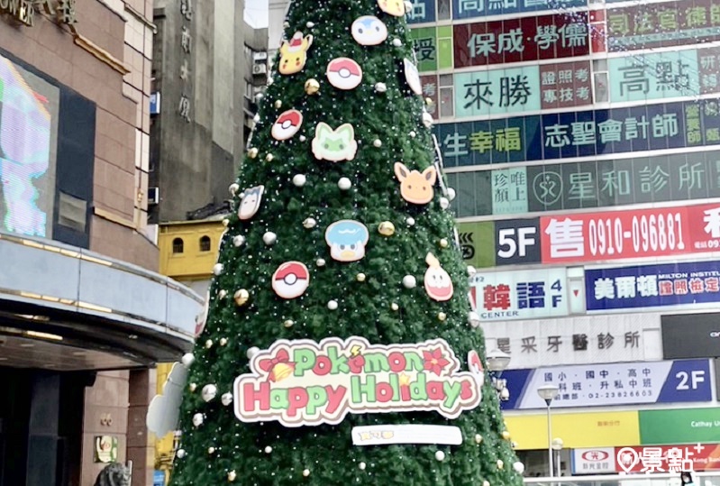 聖誕樹收集  10米高寶可夢主題聖誕樹亮燈！皮卡丘妙蛙種子小火龍傑尼龜都在上頭