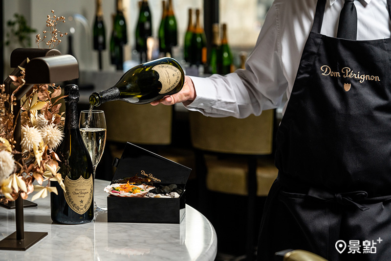 阿姆斯特丹．克拉斯納波爾斯基．安納塔拉大酒店，客人可以在Grand Café Krasnapolsky享用Dom Pérignon 香檳王和魚子醬。