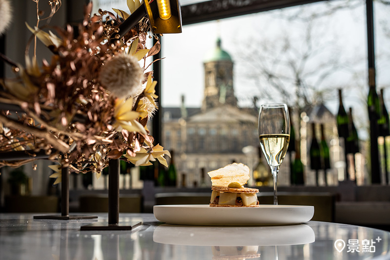 聖誕節可在阿姆斯特丹．克拉斯納波爾斯基．安納塔拉大酒店的The White Room餐廳中享用米其林星級美食。