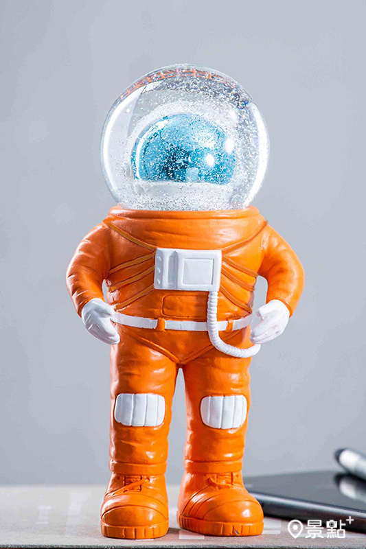 限量Summerglobe太空人造型水晶球(共2款)。