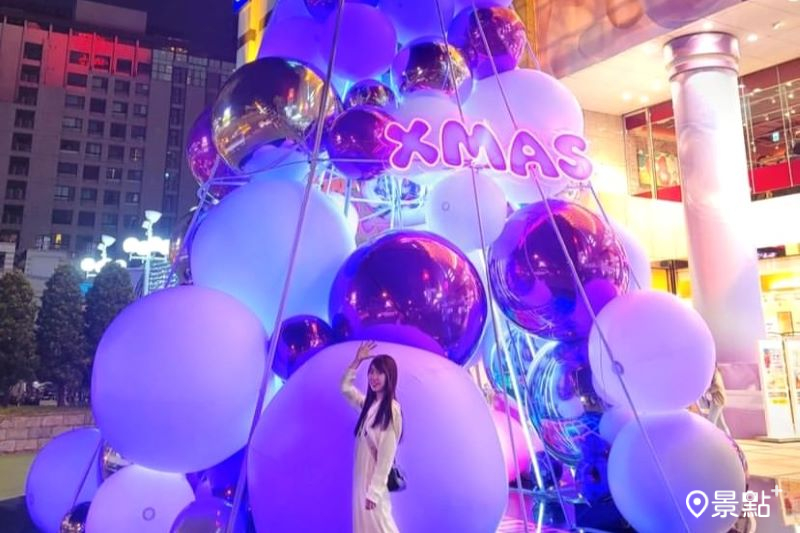 台中廣三SOGO打造12米紫色系巨大氣球聖誕樹。（圖／fifi60275_）