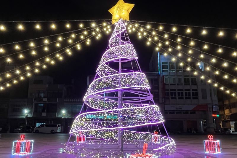 鹿港鎮公所聖誕樹。（圖／鹿港鎮長許志宏）