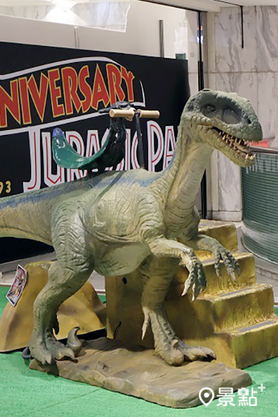 現場除了有4隻實體大恐龍讓粉絲們一次拍個夠，展區還有限定30隻5米高虛擬AR恐龍。