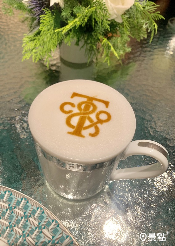 以3D列印的技術於咖啡拿鐵上創作出品牌標誌性拉花。