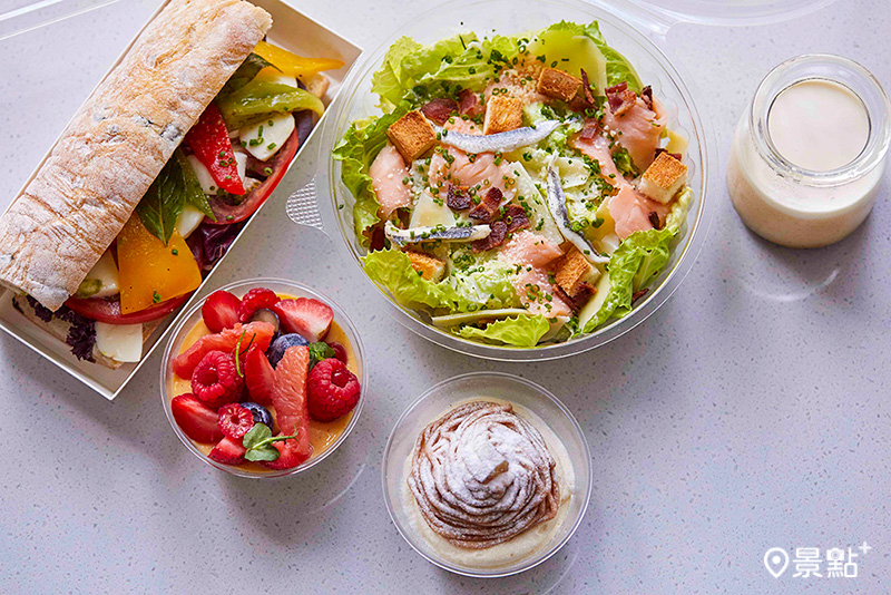 「AW Café冬・極光咖啡廳」供應道地法式料理、現做沙拉、三明治輕食等餐點。