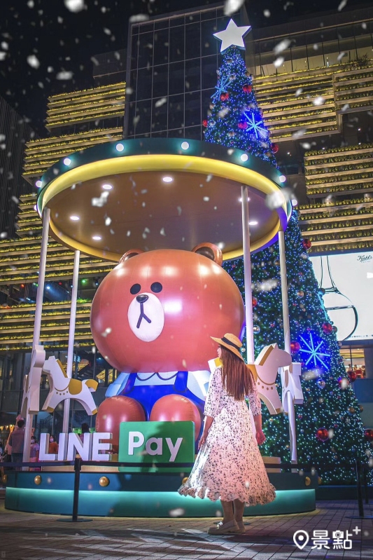 台南南紡購物中心熊大飄雪聖誕樹。（圖／bb211019）