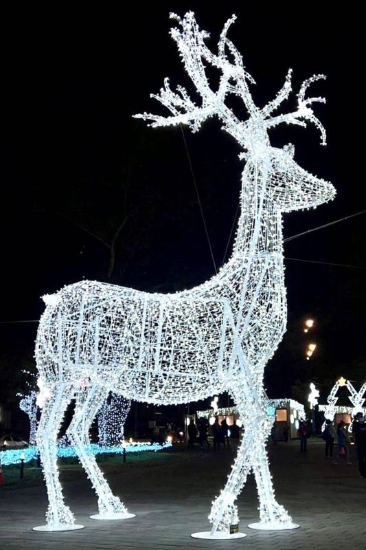 鐵花燈の祭全台首座且最高8米「耶誕大麋鹿」。
