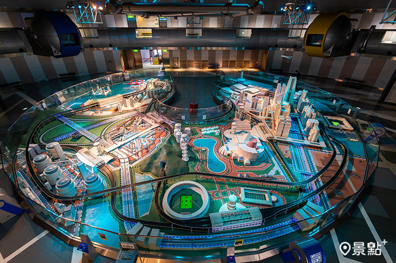 NUMAJI交通科學博物館擁有日本最大的交通城全景模型，利用燈光模擬天色變化的景象。