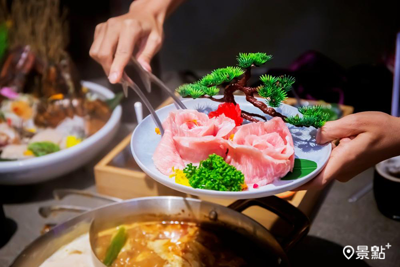 覓奇頂級日式火鍋供應新鮮海產及肉品，涮過就能嘗到食材的原始美味。