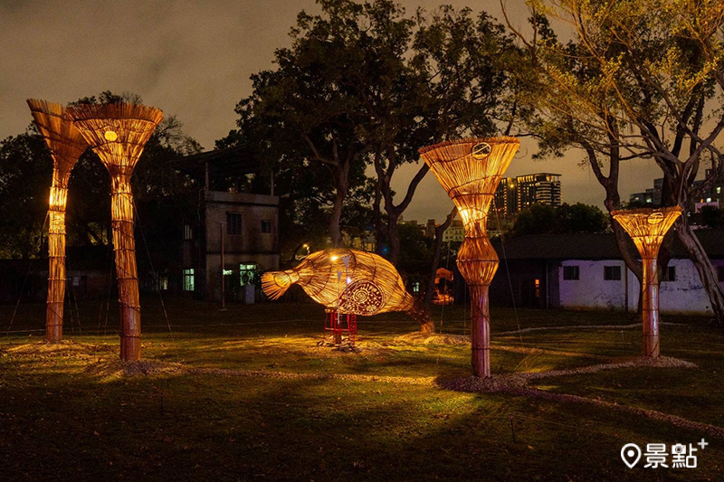 南昌森林運動公園燈區 原民藝術家伊誕．巴瓦瓦隆創作的《星星閃爍 在說話》。