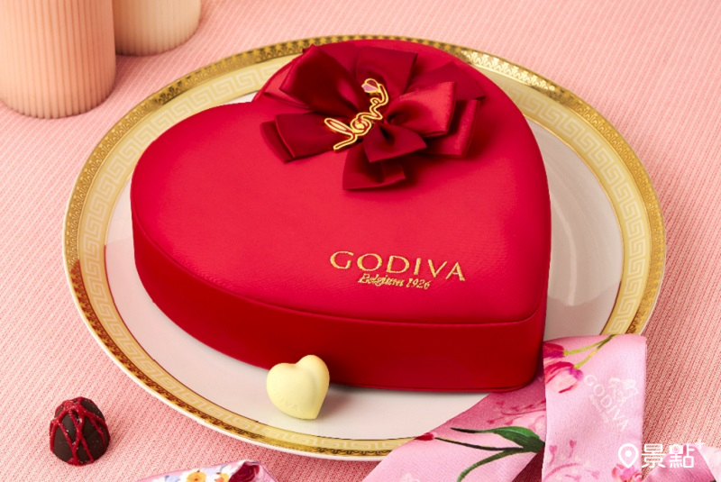 GODIVA推出白色情人節禮盒，GODIVA浪漫巧克力心形禮盒19顆裝(NT$3,990)。(圖／GODIVA，以下同)